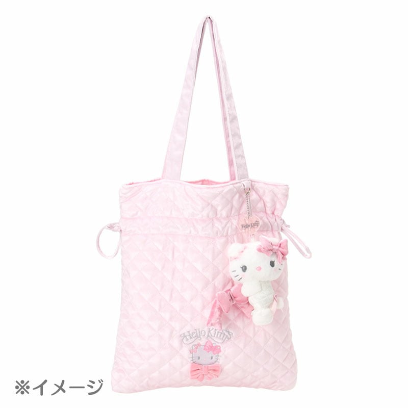 公式のバッグ装着イメージ。写真のバッグはマスコットホルダーの商品内容に含みません。 画像：サンリオ公式本店。