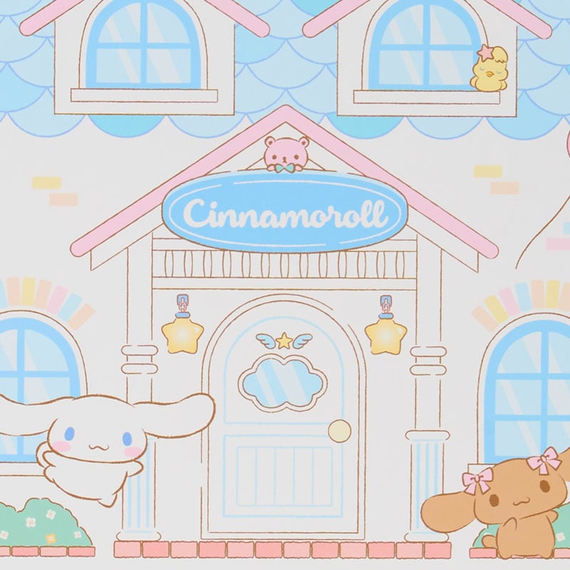 正面絵柄の接写。Cinnamorollの看板、玄関、窓とキャラクターが見えます。 画像：サンリオ公式本店。