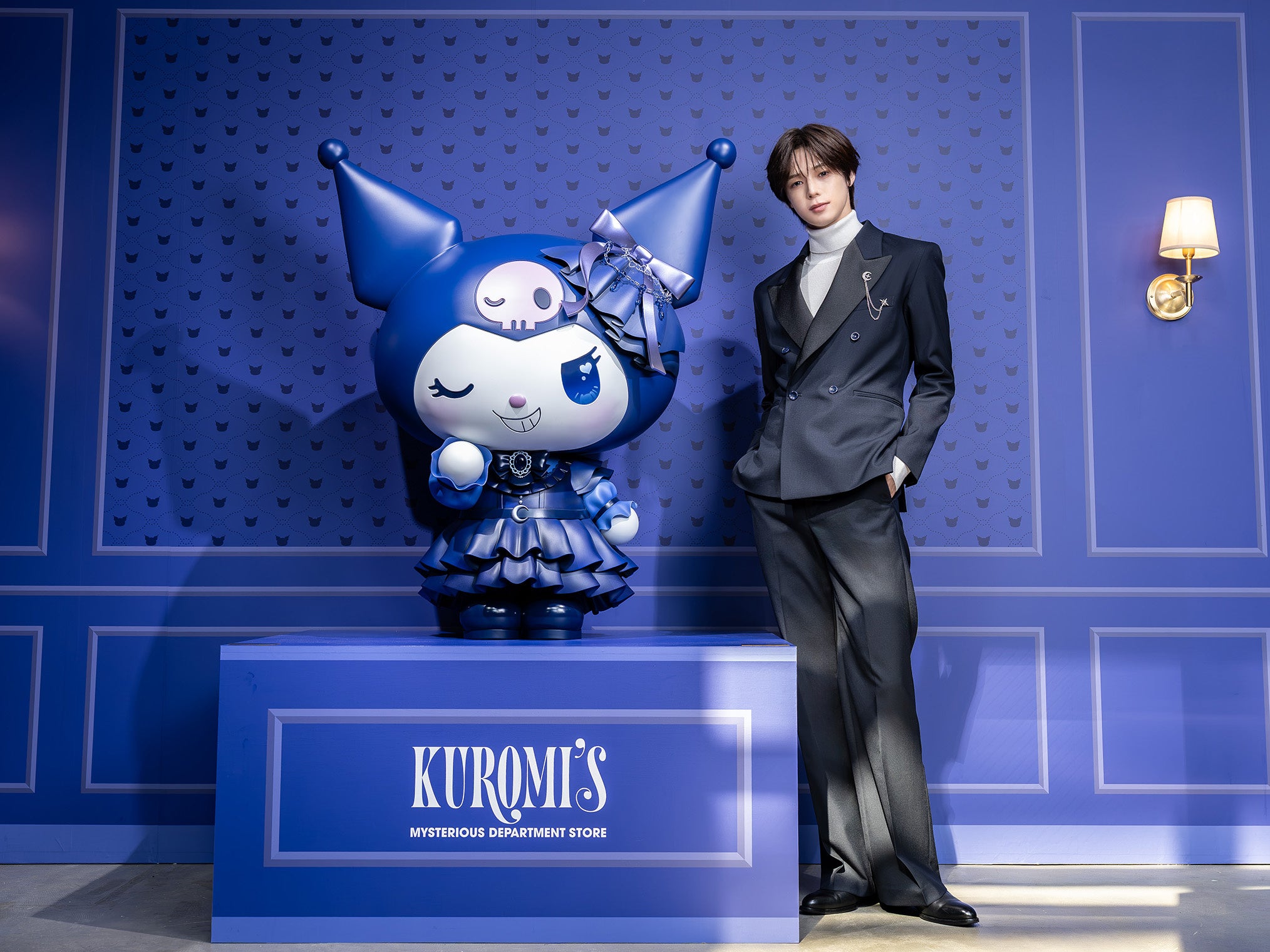 10月18日の事前内覧で&TEAM Kさんが入口の展示を紹介した正式写真。一般会期の出演・対面を示すものではありません