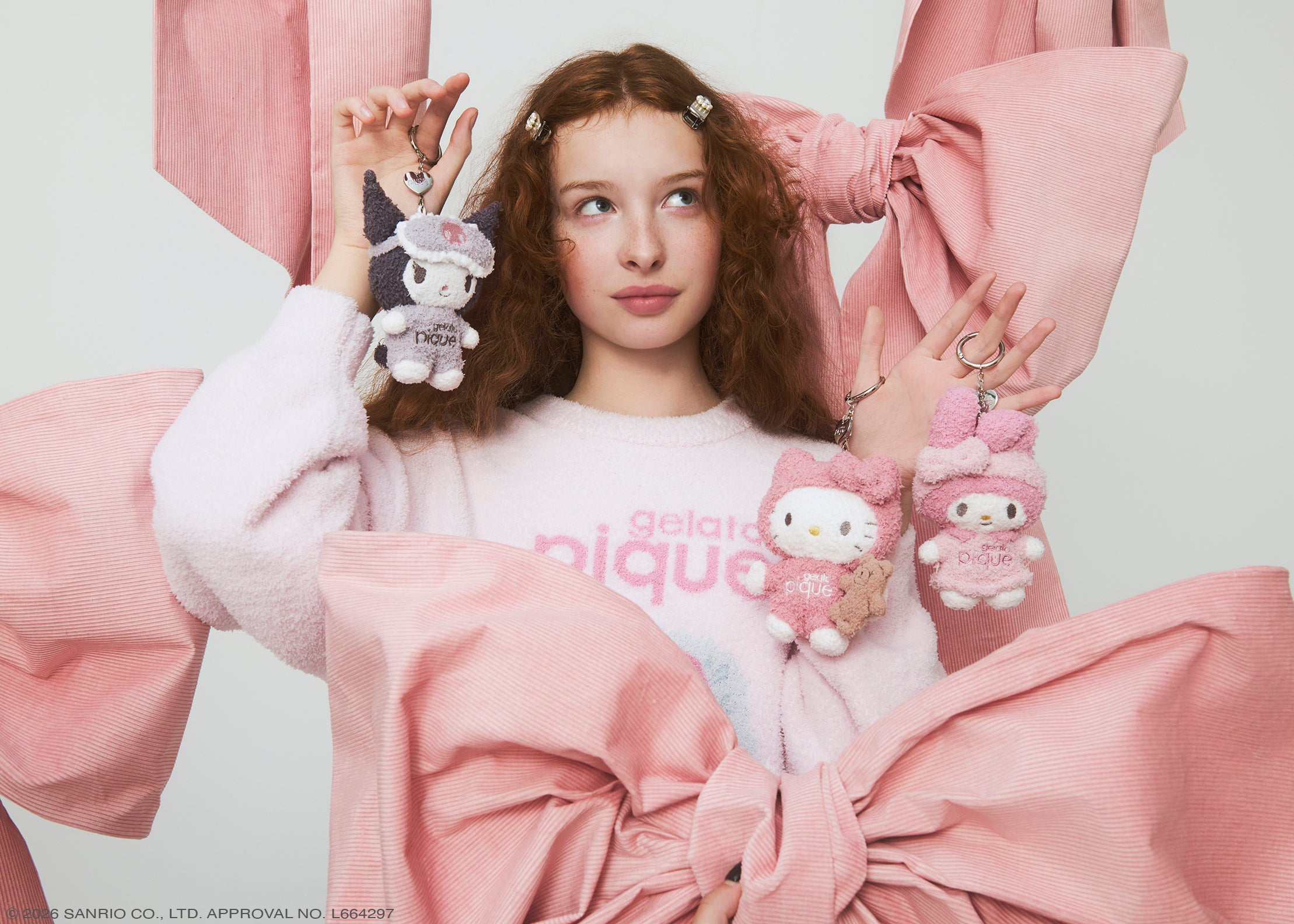 標準カラーのぬいぐるみチャームの使用例。クロミ・ハローキティ・マイメロディが写っています。