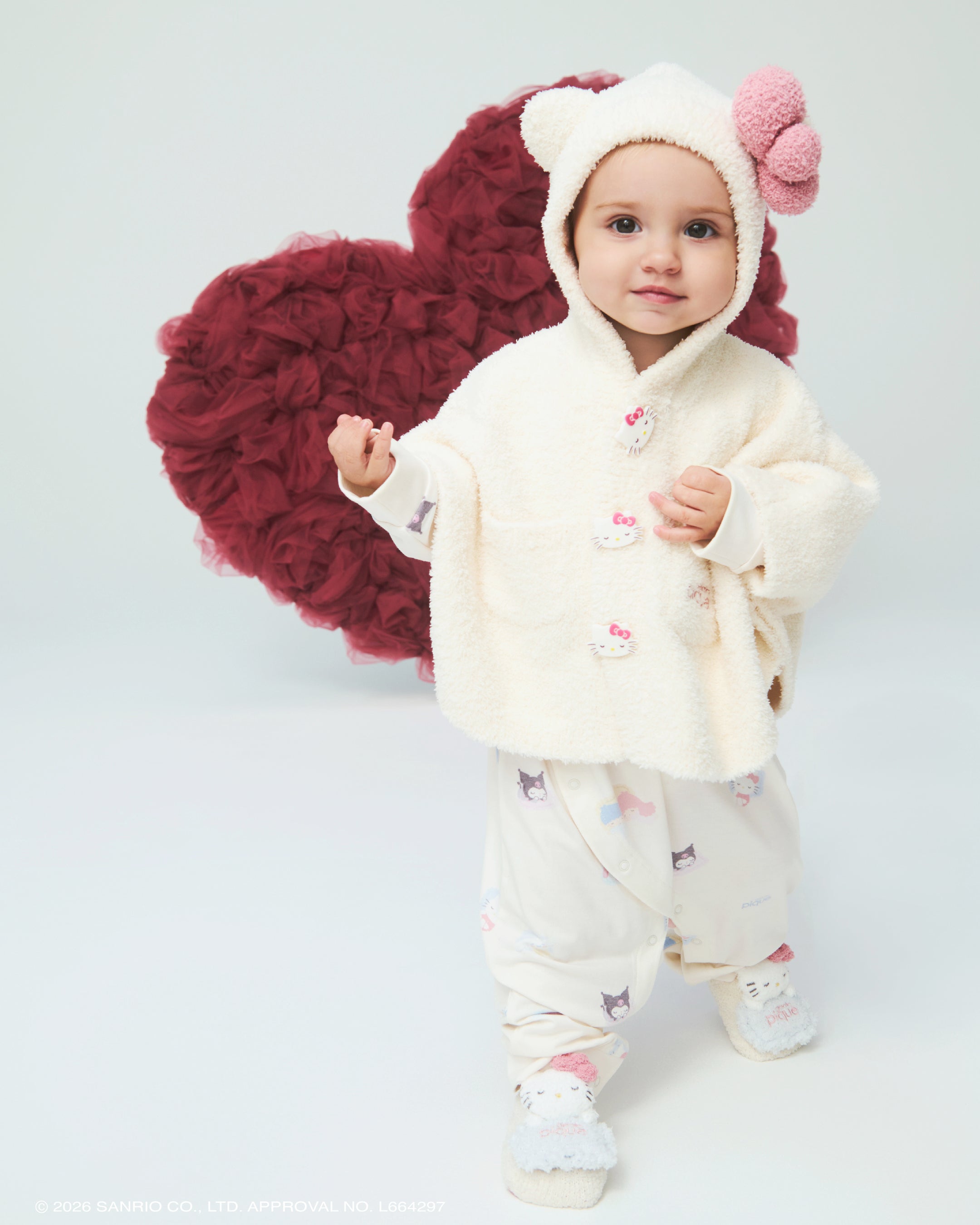 耳付きBABYポンチョ。写真のロンパース・ソックスは別商品。